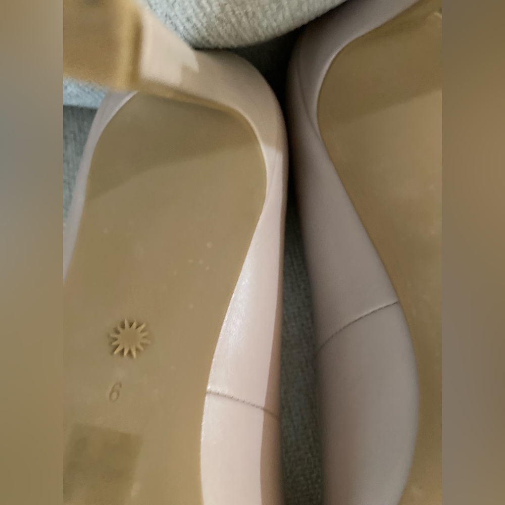 Stuart Weitzman Cream Heels - Picture 12 of 16
